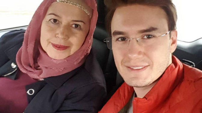 Annesini Görmediğiniz Ünlüler