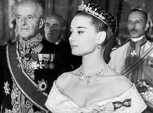 Siyah, Beyaz ve Alabildiğine Güzel: Roman Holiday