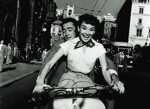 Siyah, Beyaz ve Alabildiğine Güzel: Roman Holiday