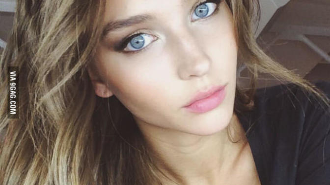 Yeni model Rachel Cook ile tanışın!