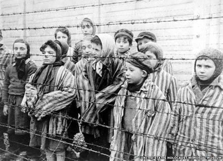 Fotoğraflarla İnsanlığın 9 Harfli Utanç Kelimesi Auschwitz
