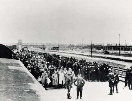 Fotoğraflarla İnsanlığın 9 Harfli Utanç Kelimesi Auschwitz