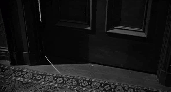 Tehlikeye Davetiye Çıkaran "Bu Karakter Kesin Gidici Valla" Dedirten Korku Filmi Klişeleri