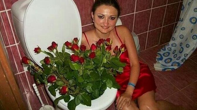 Poz Verme Konusunda Dev Sıkıntılar Yaşayan Rus Kızları