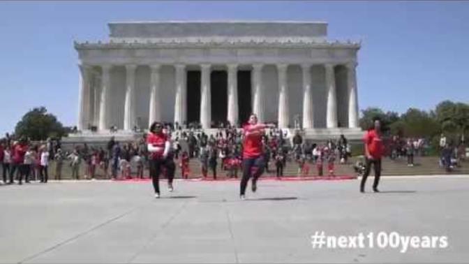 Amerika'da Türk Bayraklı Dans Gösterisi ve Akıllarda Bıraktığı Soru İşaretleri