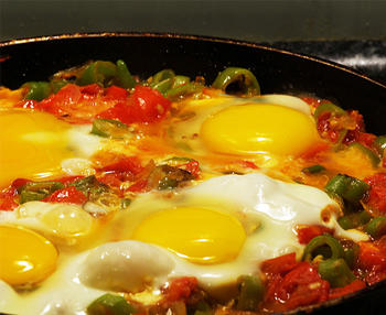 Parmak Isırtacak Menemen Tarifi
