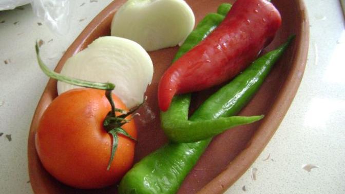 Parmak Isırtacak Menemen Tarifi
