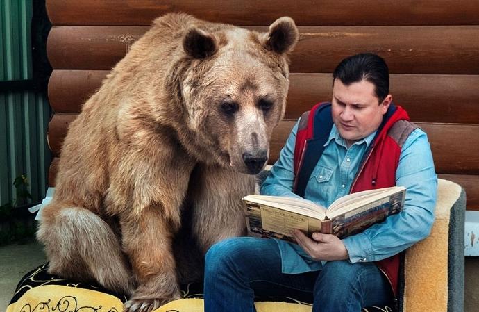 Rus Aile İle 23 Yıldır Yaşayan Ayıdan Kareler!