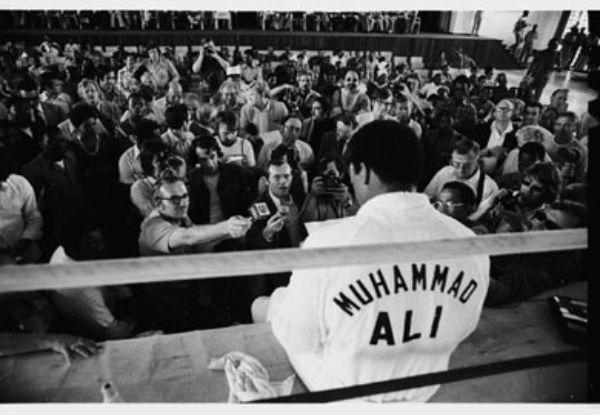 Dünya Tarihinin Gelmiş Geçmiş En İyi Boksörü Muhammed Ali Hayatını Kaybetti