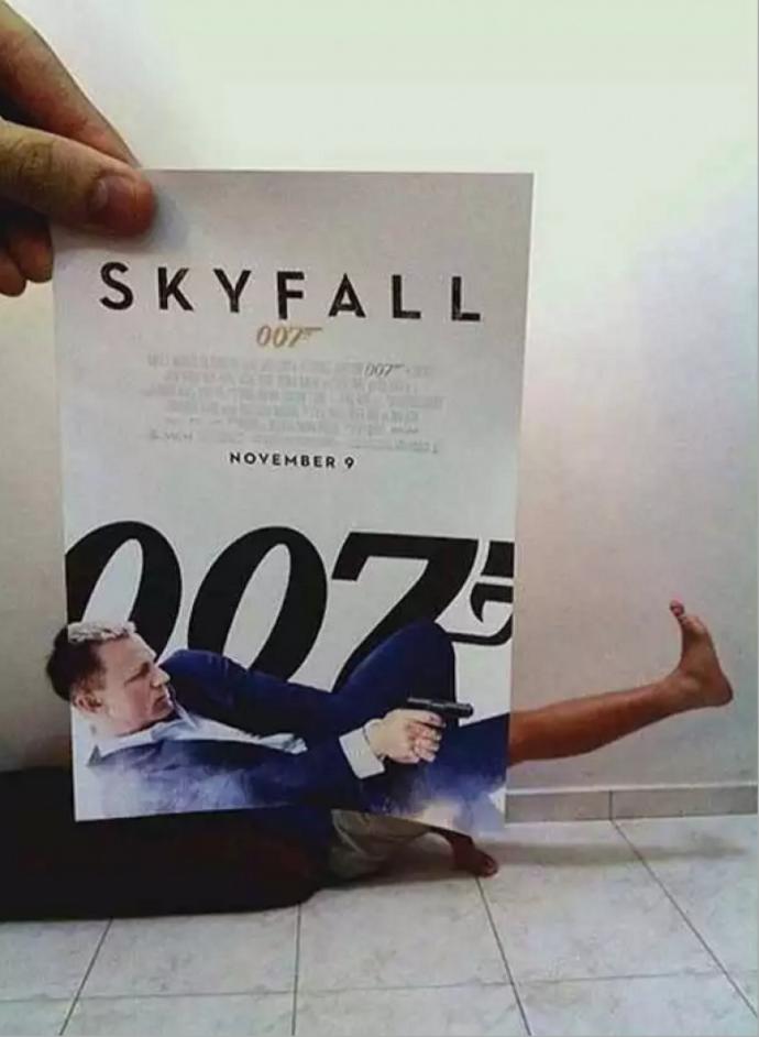 Film Afişleriyle Günlük Yaşamı Eğlenceli Bir Şekilde Birleştiren Fotoğraflar