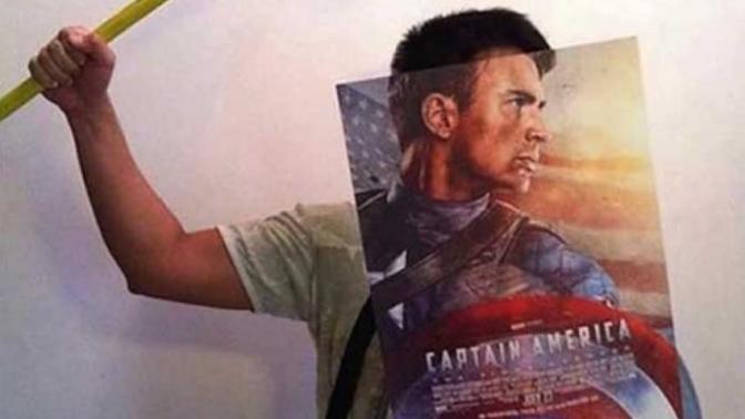 Film Afişleriyle Günlük Yaşamı Eğlenceli Bir Şekilde Birleştiren Fotoğraflar