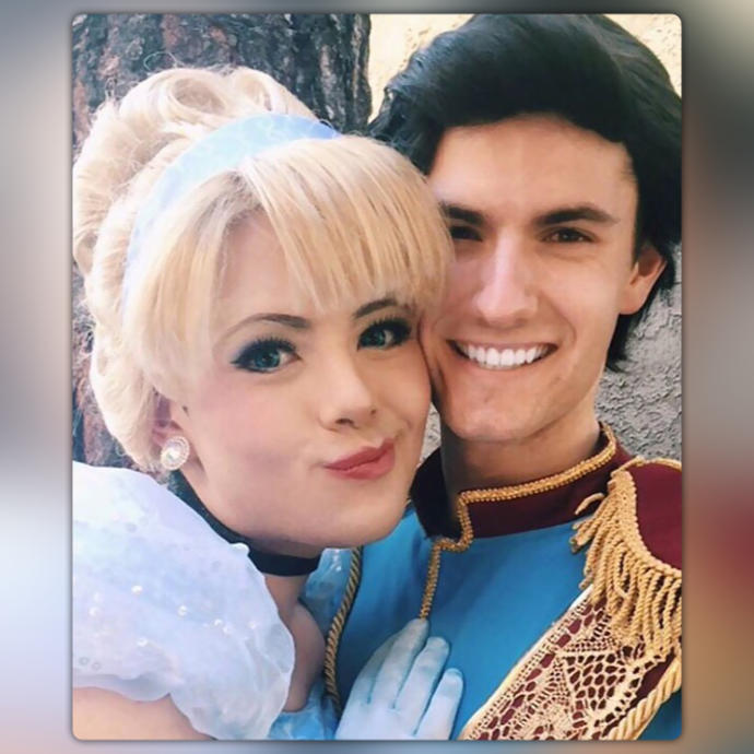 Makyaj Becerilerini Kullanarak Disney Prenseslerini Yeniden Canlandıran Adam