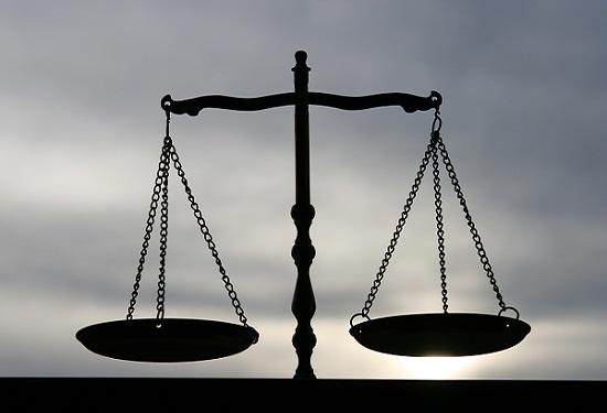 Hukuk Öğrencileri Yazları Dil Okuluna Gitmek Yerine Bir Avukatın Yanında Staj Yapmalı