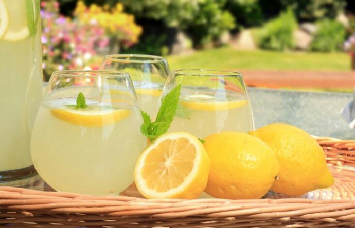 Evde Kolay Limonata Yapımı