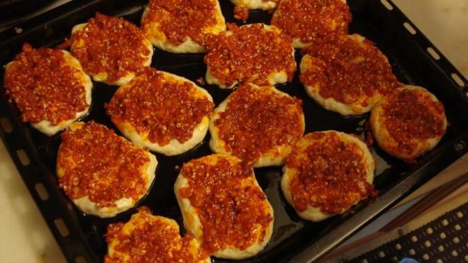 Hatay Yöresi Lezzetlerinden ''Biberli Ekmek'' Tarifi :)