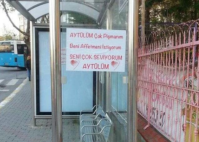 Adını 'Duraklara', 'Demir Korkuluklara' Yazdım Yarim