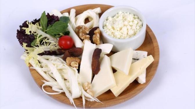 Sahurda Yenilebilecek Harika Bir Protein Deposu: 3 Peynirli Omlet