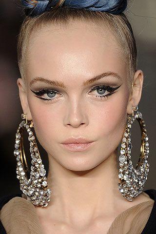 Kadınları İtici Gösteren Aksesuar Türleri!
