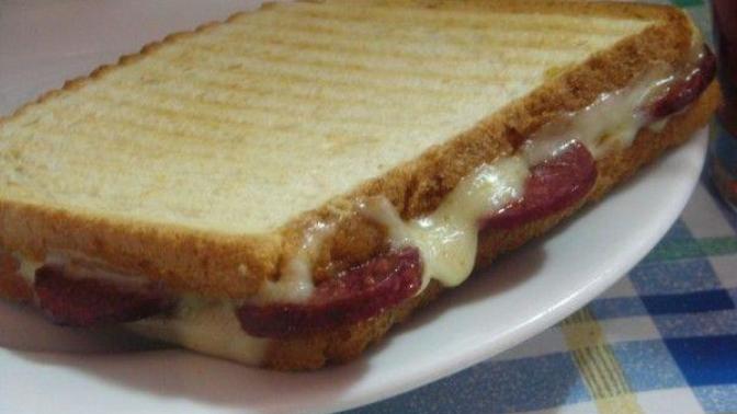 Bol Malzemeli Kahvaltılık Karışık Tost Tarifi!