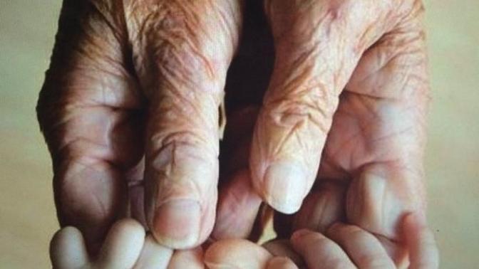 Çocukları Ürkütülmüş Bir Dünyanın Rengi Mavi Olsa Ne Yazar?