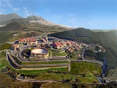 "Merkeze 5 Dakika" Olduğu İddia Edilen Dağın Tepesindeki Okul: Maltepe Üniversitesi