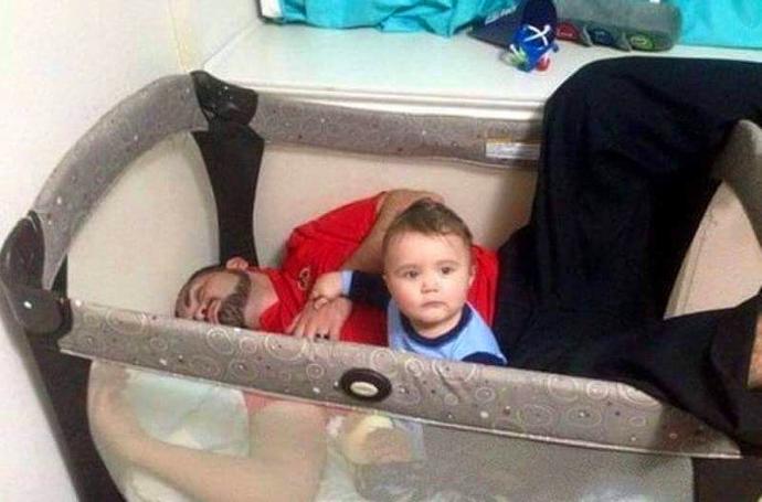 Babaların Kendilerine Has Bebek Bakım Yöntemleri Olduğunu Kanıtlayan Fotoğraflar