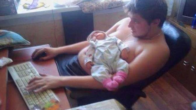 Babaların Kendilerine Has Bebek Bakım Yöntemleri Olduğunu Kanıtlayan Fotoğraflar