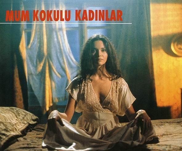 Hiç Merak Ettiniz mi? Kadınlar Evde Yalnız Başına Kalınca Neler Yapar..