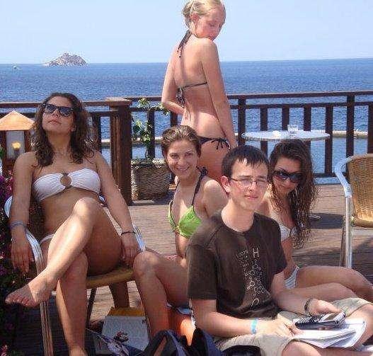 Kadın Gören Masum Erkeklerin Düştüğü Komik Durumlar