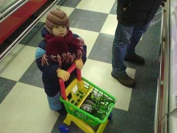 Alışveriş Merkezini Oyun Alanına Çeviren Çocuklardan Matrak Kareler
