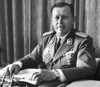 Eli Kanlı Bir Adam: Alfredo Stroessner Matiauda