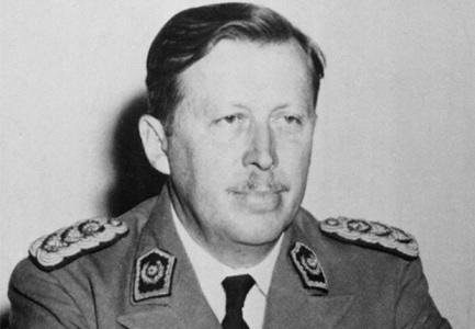Eli Kanlı Bir Adam: Alfredo Stroessner Matiauda