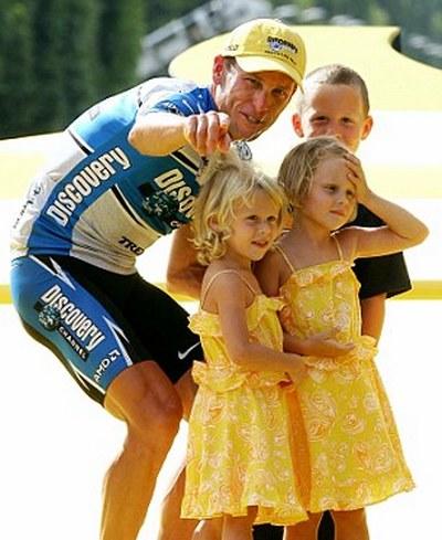 Ünlü Bir Bisikletçinin Değil Kanseri Yenen Azmin Adı: Lance Armstrong