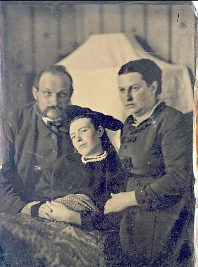 İlginç Bir Gelenek: Post Mortem Diğer Adıyla Ölü Fotoğrafçılığı