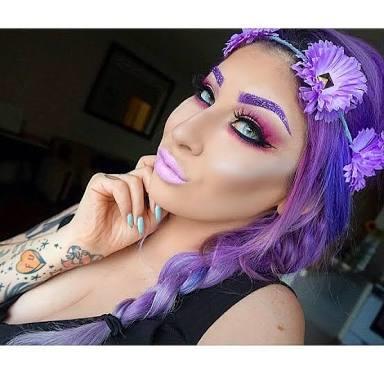 Yeni Moda Çılgınlığı: Simli Kaşlar
