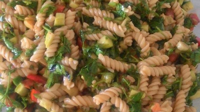Ve Karşınızda Makarna Salatam :) Hem Yapımı Kolay Hem Lezetli :)