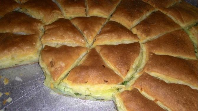 Yufka Açmasını Bilmeyenlerin Bile Kolayca Yapabileceği Nişastalı Kolay Börek