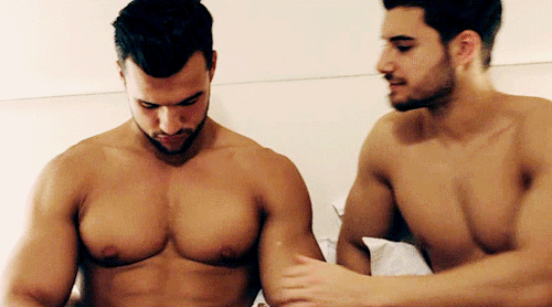 İki Gay Arkadaşa Sahip Olmam Ve Sonuçları :D