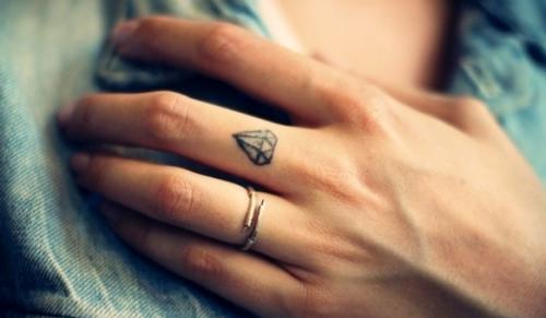 Büyük Dövmelerden Haz Etmeyenler İçin: Minimal Dövmeler!