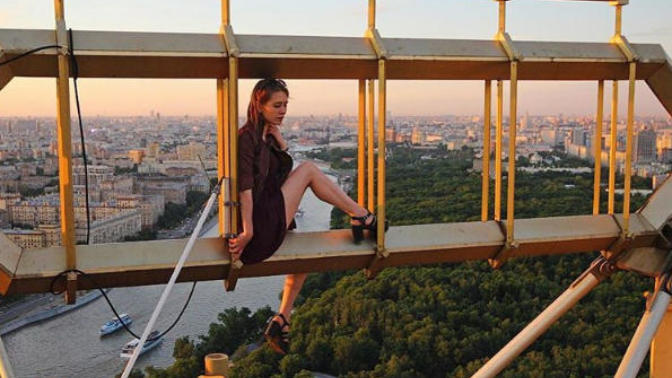 Yükseklikten Korkmayan Cesur Rus Kızı Angela Nikola :)  