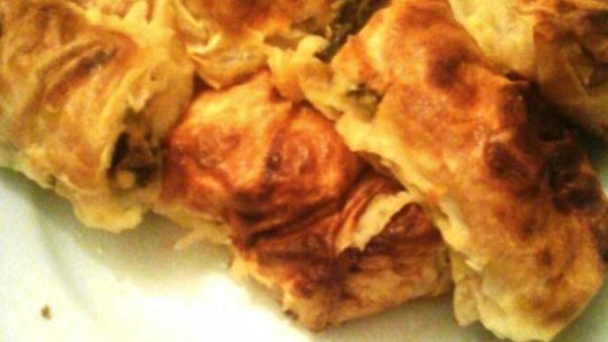 Kızlara Nispet Kıymalı Mantarlı Börek Tarifi