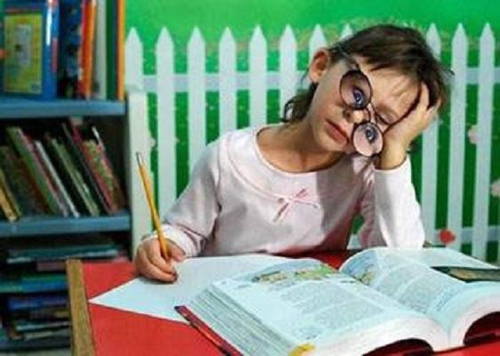 Ders Çalışan İnsanların Tembellerle İmtihanı