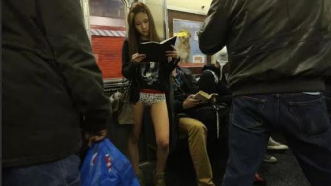 Metrolara Pantolonsuz Binenlerin Çılgın Eylemlerinden Kareler