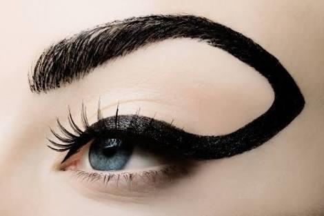 Kadınların Eyeliner İle İmtihanı