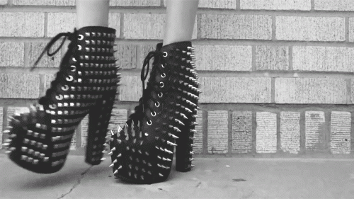 Siyah Giyen İkonlar! Yeni Trend Alarmı: Gotik Modası!