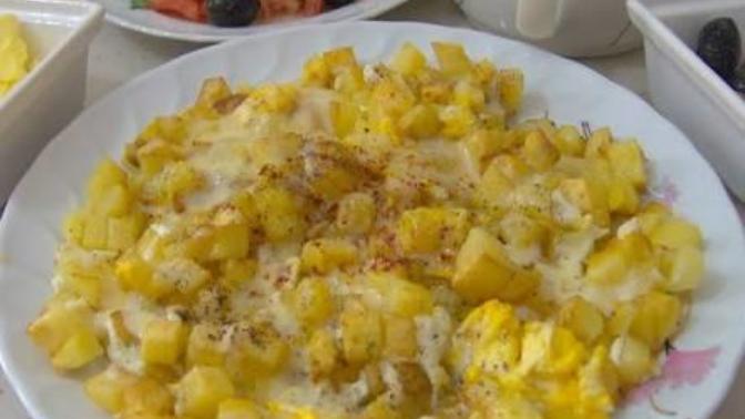 Lezzetli Sabahların Vazgeçilmezi Patatesli Yumurta Tarifim