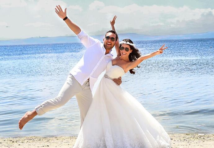 Düğün Fotoğraflarının Doğal Olsun Diye Suyu Çıktı: Deniz İçinde Fotoğraf Çekilme Akımı!