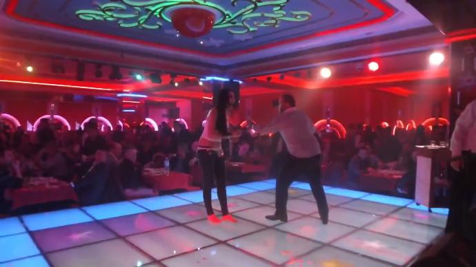KizlarSoruyor Üyelerinin Xperlerine Göre Gece Kulübündeki Halleri