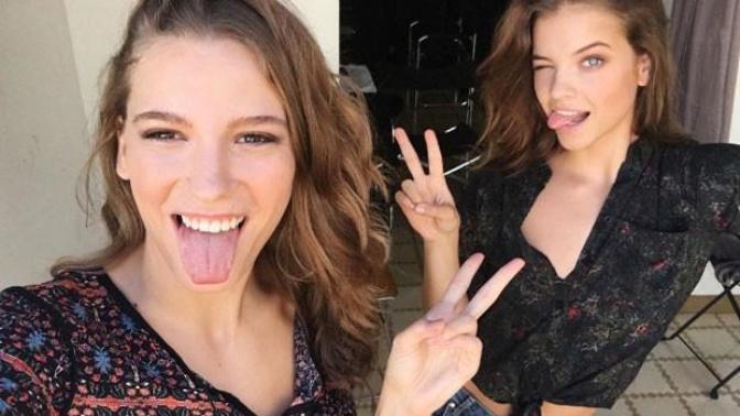 Barbara Palvin'in Yanında Hayranı Gibi Kalan Serenay Sarıkaya!