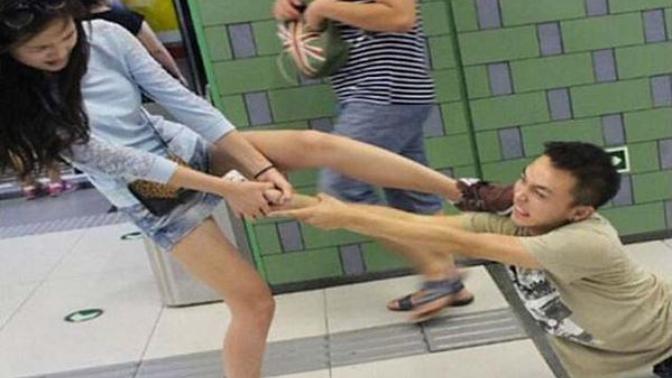 Erkekleri Çileden Çıkaran Ama Kadınların İnatla Yapmaya Devam Ettiği Hareketler